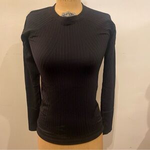 Lululemon rest less base layer top